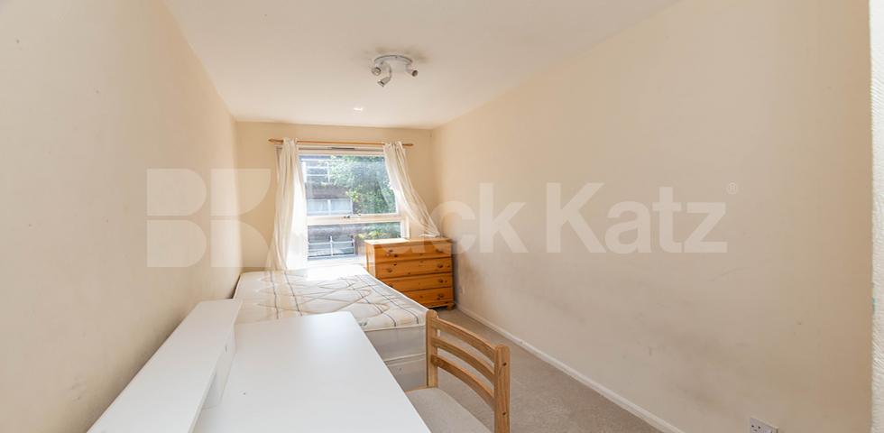 3/4 double bedroom flat located within mins to regents park and marylebone tube Henderson Drive, St Johns Wood